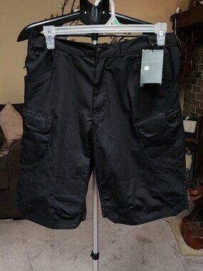 NWT Outdoor Equipment Mens XXL black shorts lots of pockets